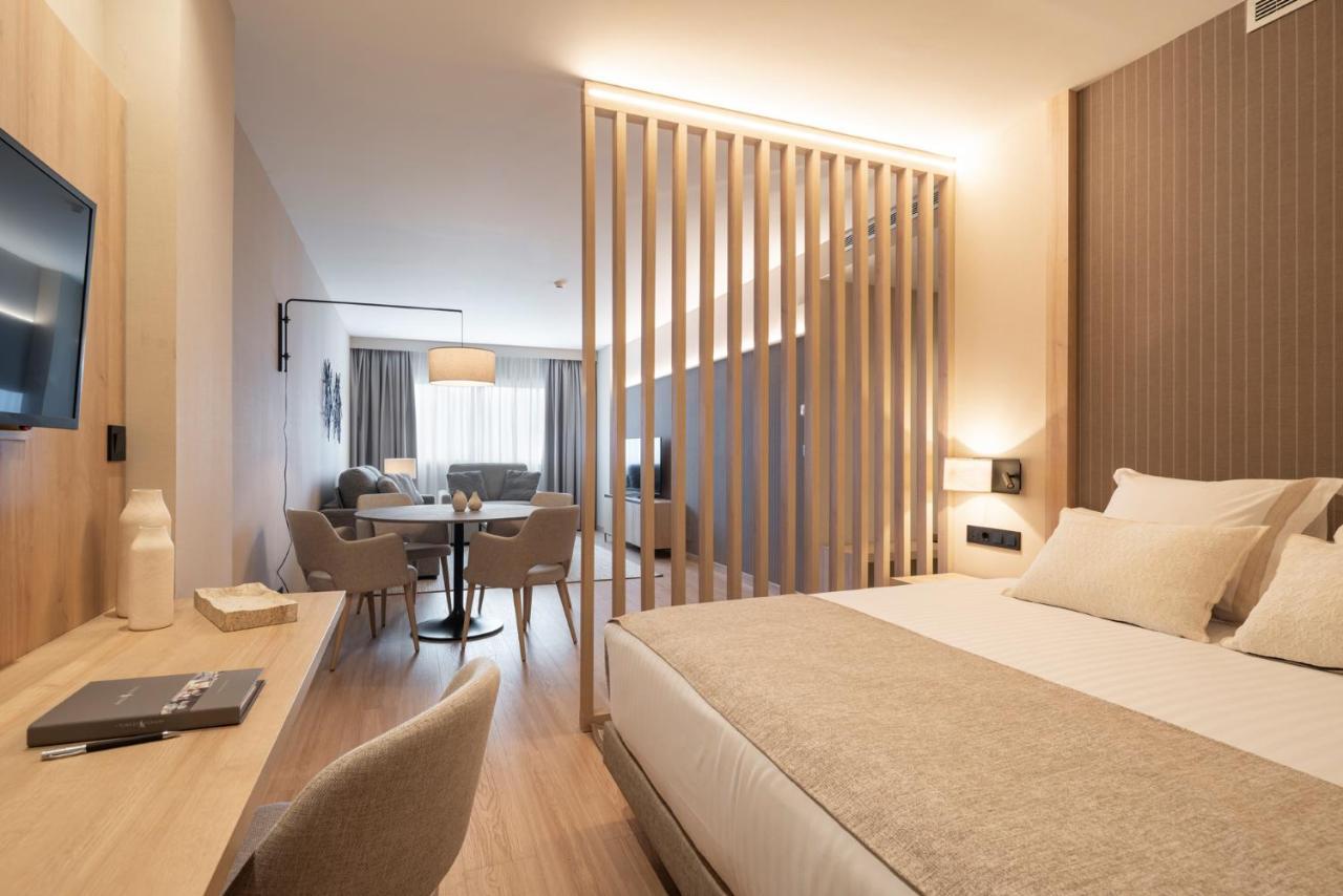 Aparthotel Attica21 As Galeras Bastiagueiro Eksteriør billede